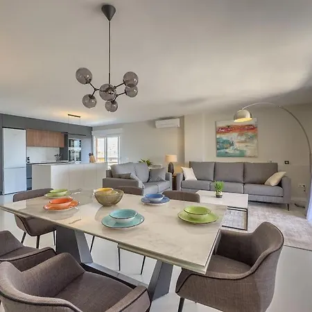 Parque 1-6c Magnificent 4 Bedrooms With Parking * Μαρμπέλλα